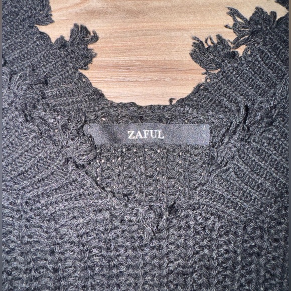 Cropped Sweater - Picture 2 of 2